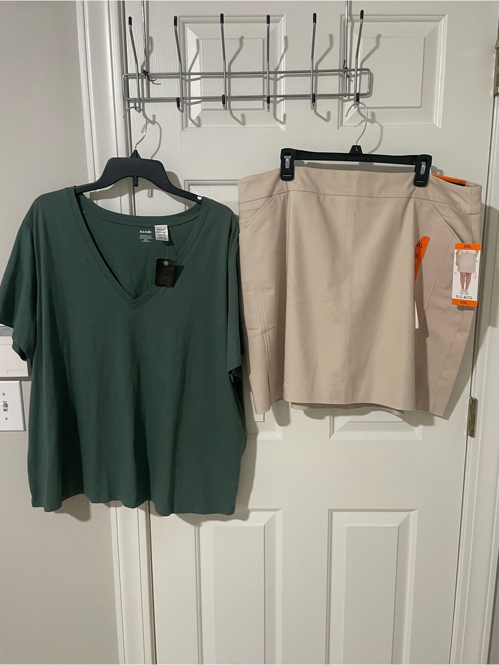 Green V-Neck Top & Beige Skort Set xxl